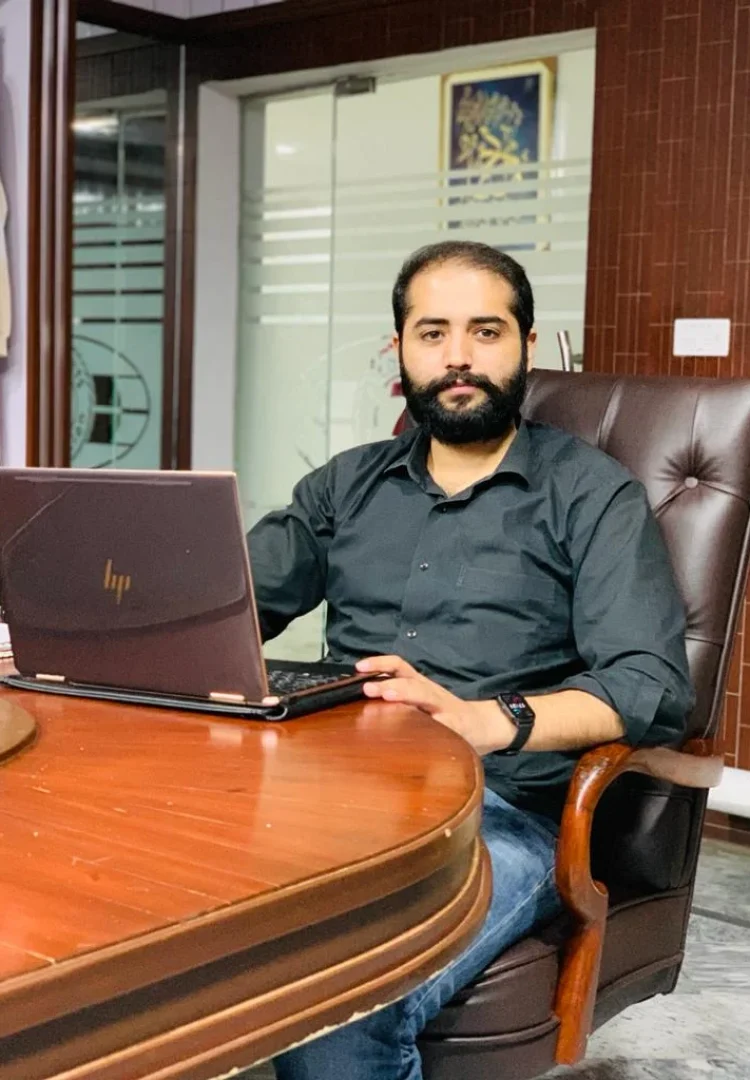 About – Strategy Consultant